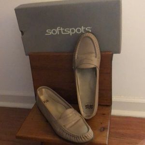 Gently worn, cushion sole loafers